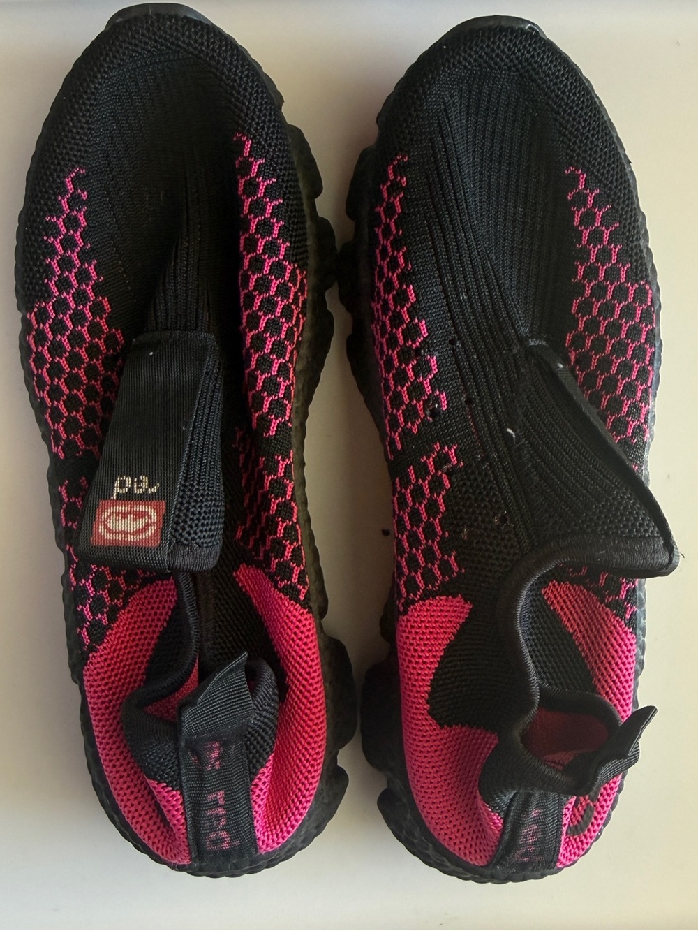 Ecko Red Womens Black and Pink Slip-On Athletic Shoes 8.5